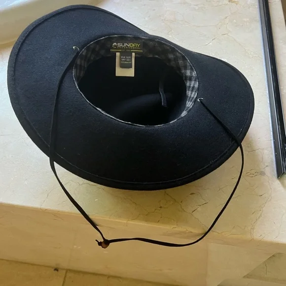 Black Wide brined hat - Picture 4 of 4